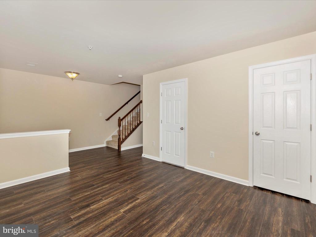 5905 LEBEN DR