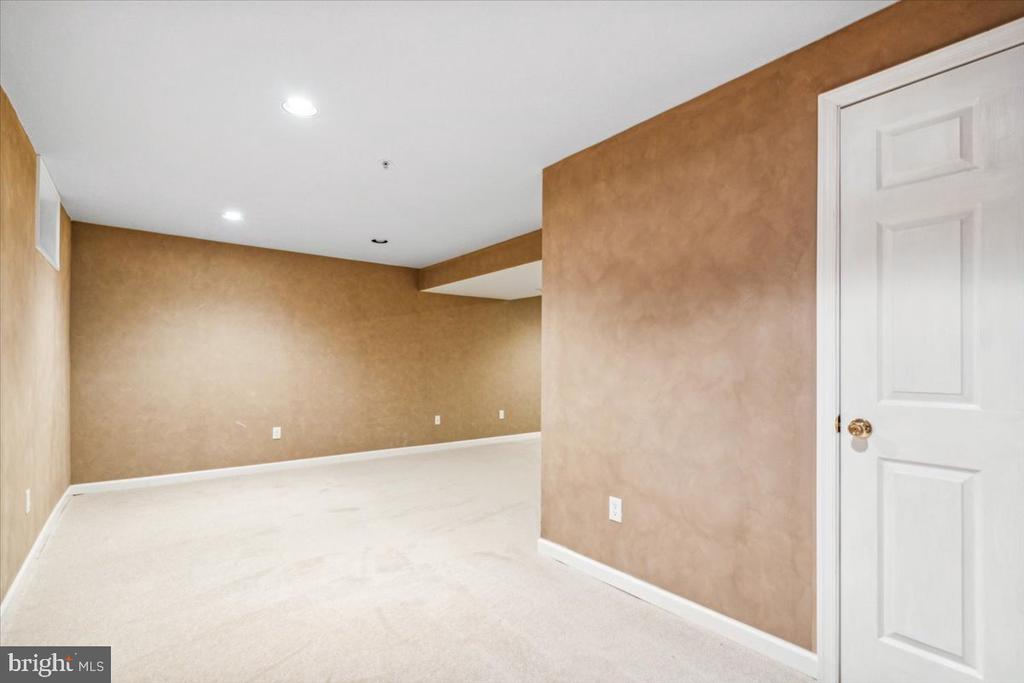 2011 ROSECRANS CT