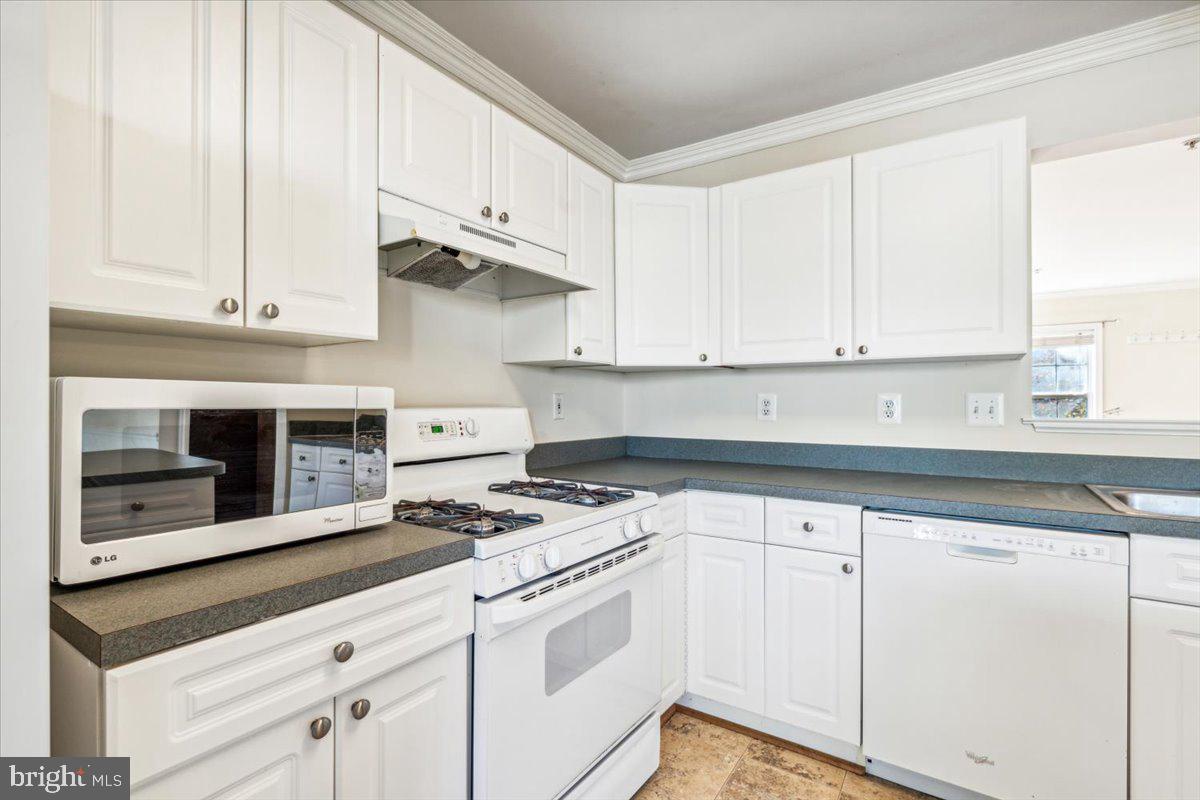 2011 ROSECRANS CT