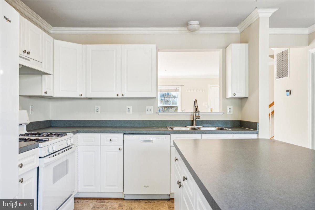 2011 ROSECRANS CT