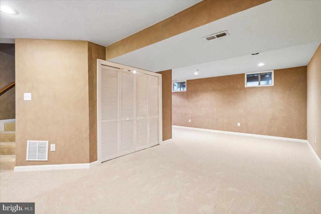 2011 ROSECRANS CT