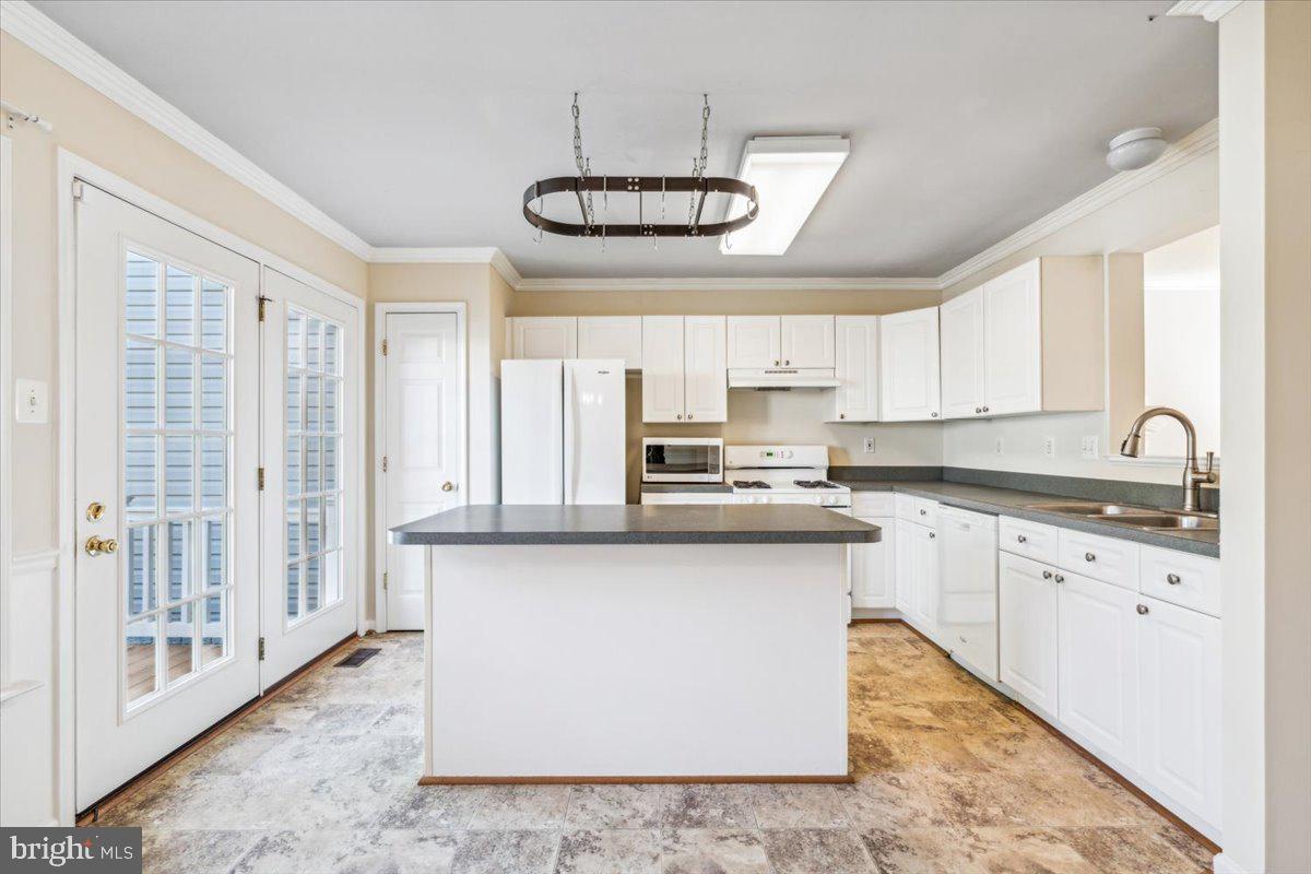 2011 ROSECRANS CT