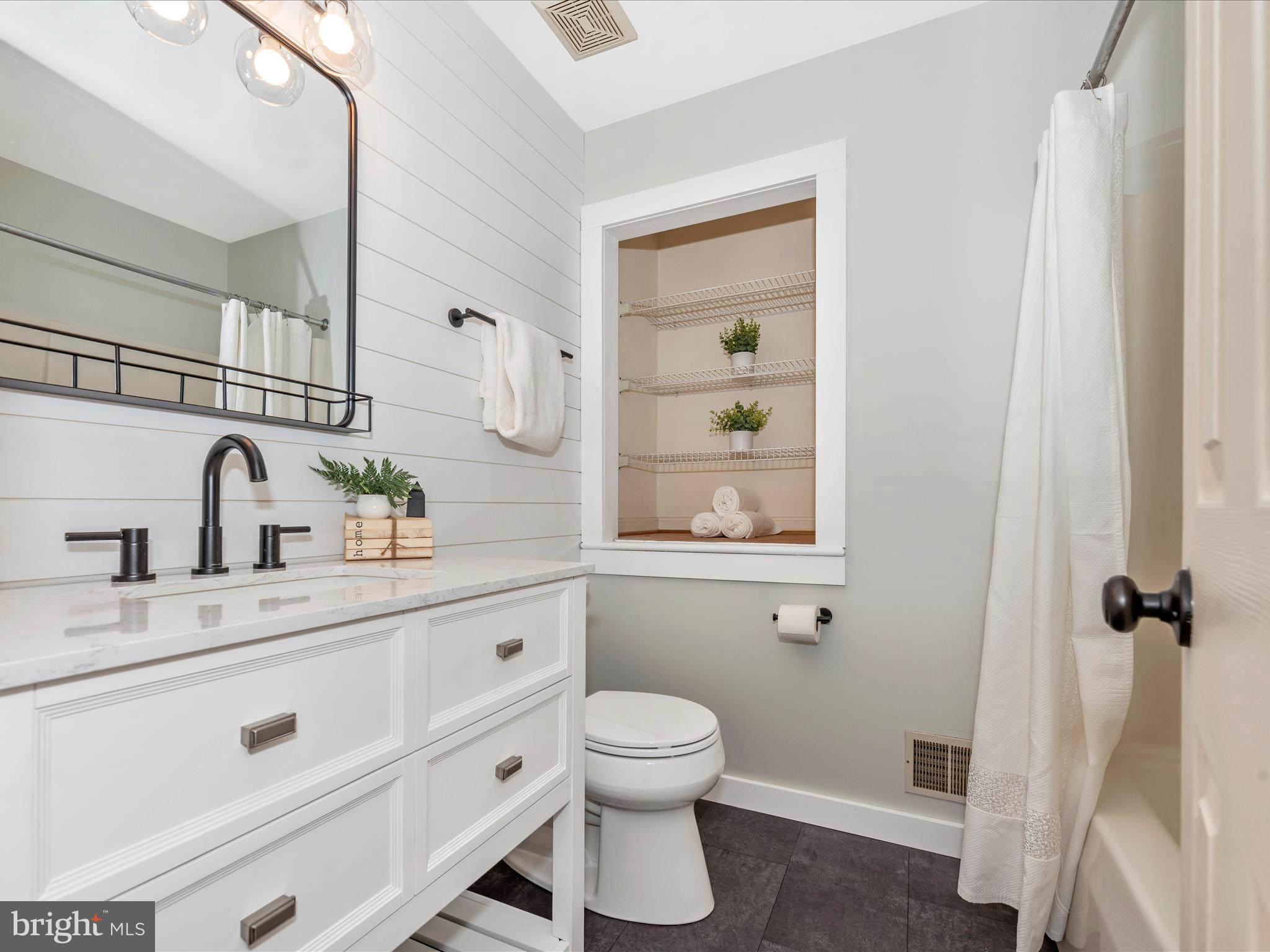 6822 Balmoral Overlook