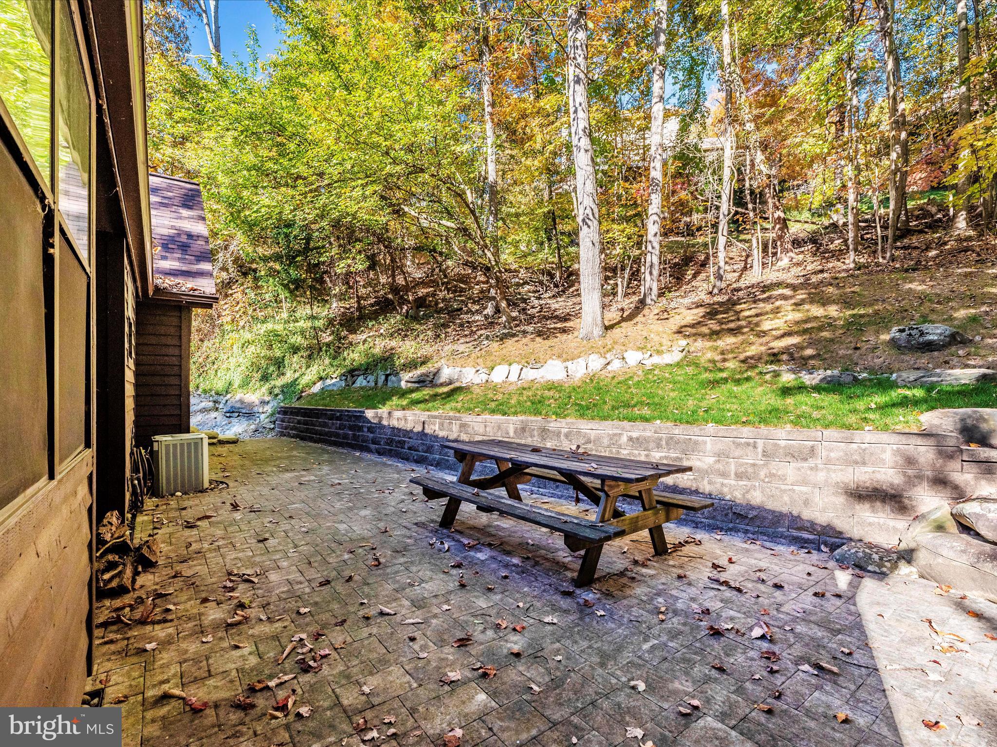 6822 Balmoral Overlook