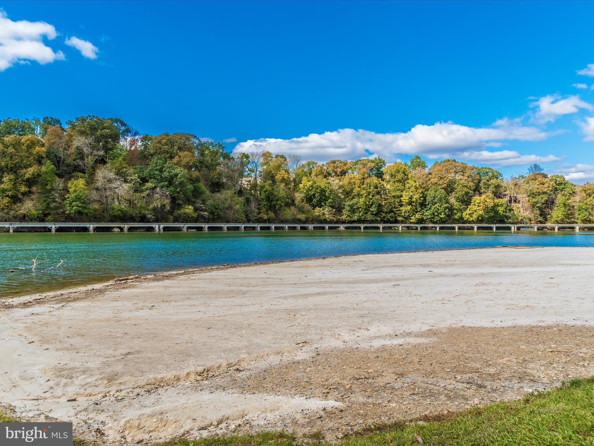 6822 Balmoral Overlook