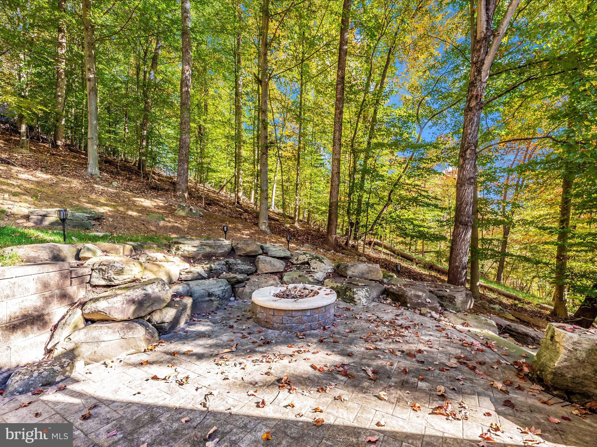 6822 Balmoral Overlook