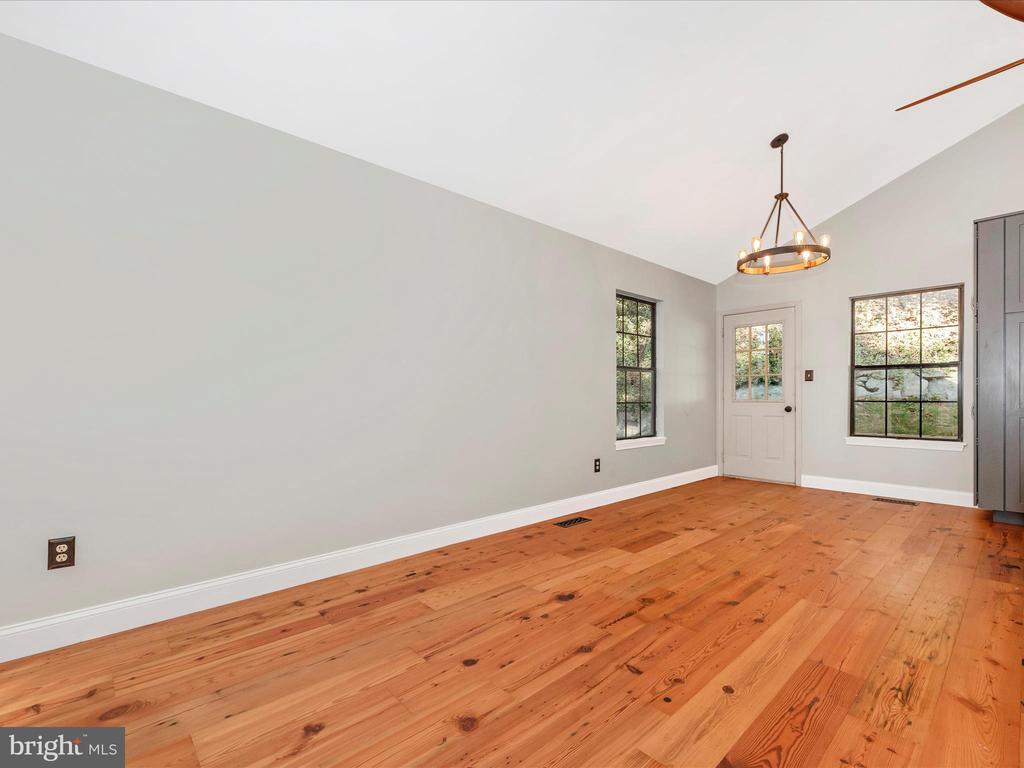 6822 Balmoral Overlook