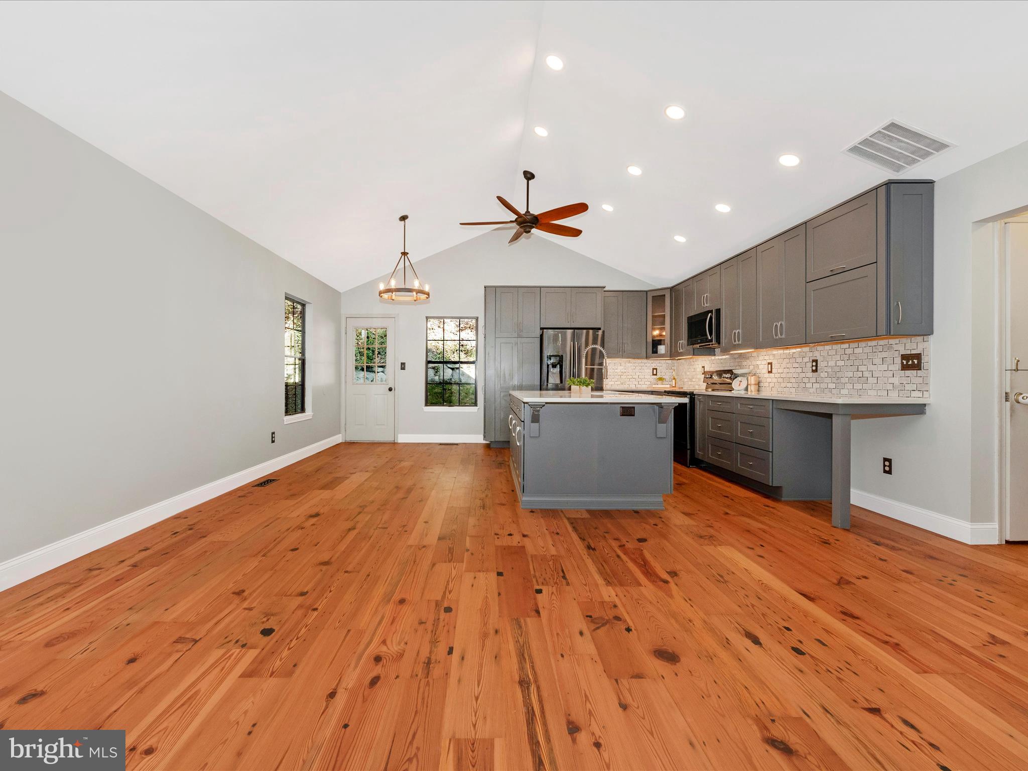 6822 Balmoral Overlook