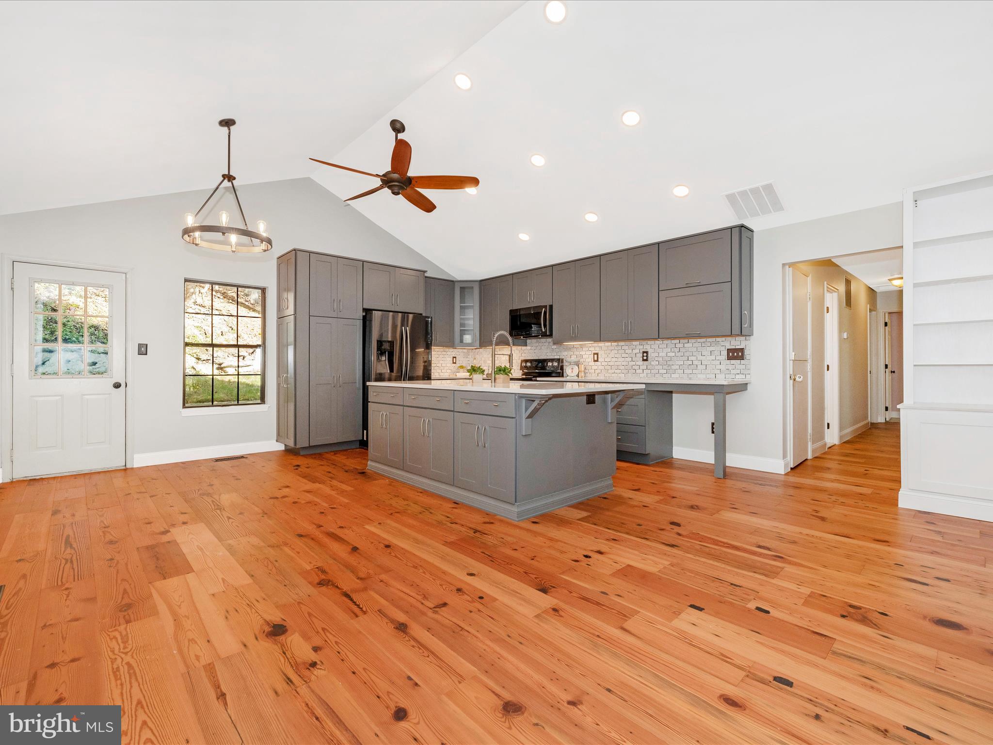 6822 Balmoral Overlook