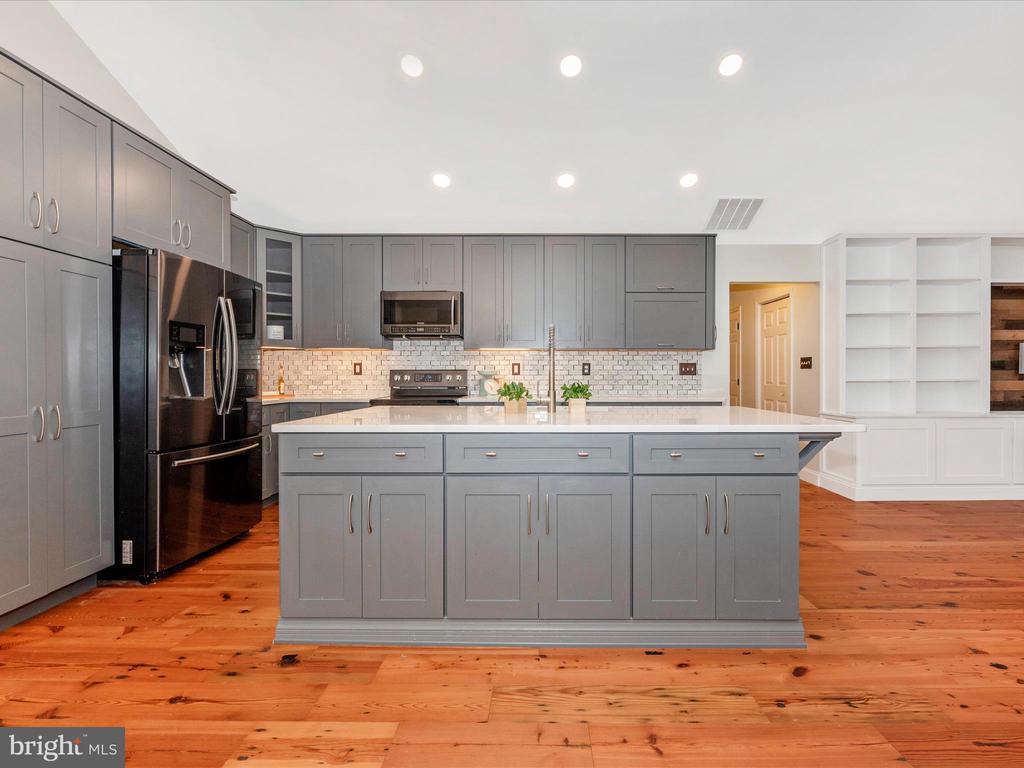6822 Balmoral Overlook