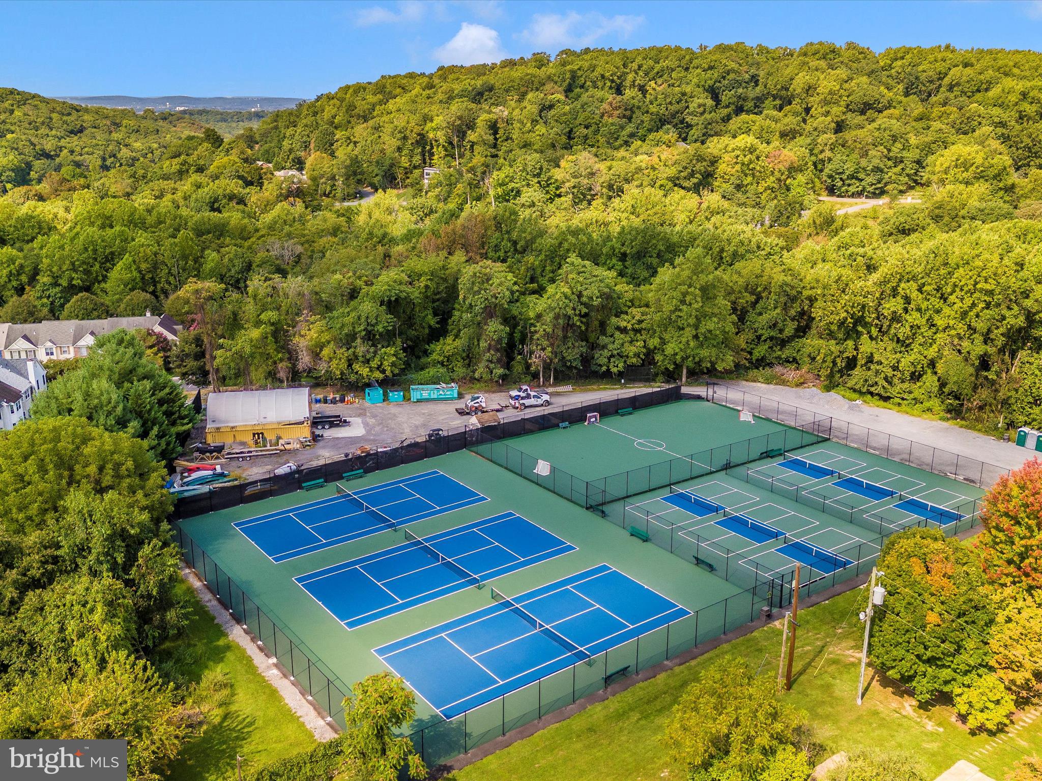 6822 Balmoral Overlook