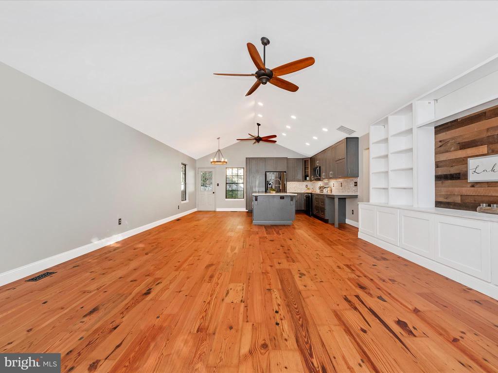 6822 Balmoral Overlook