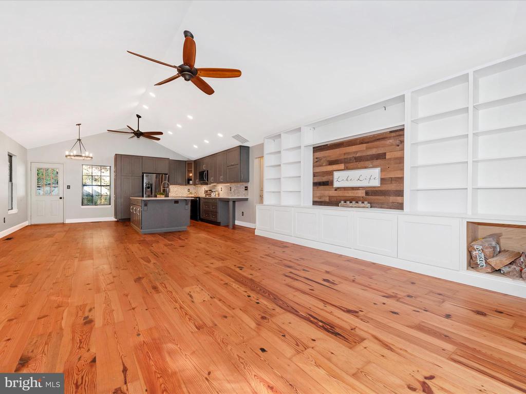 6822 Balmoral Overlook