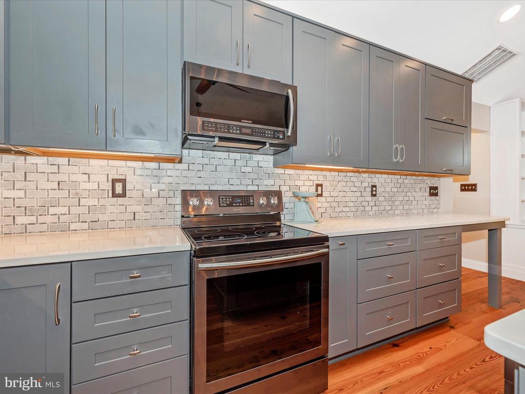 6822 Balmoral Overlook