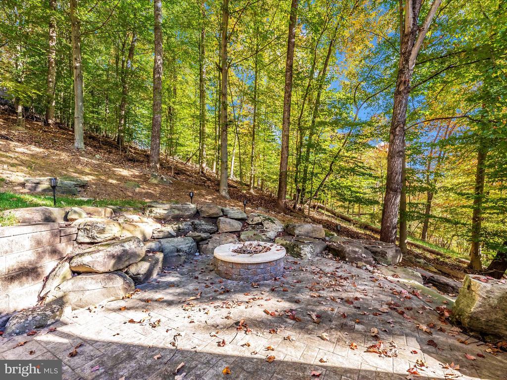 6822 Balmoral Overlook
