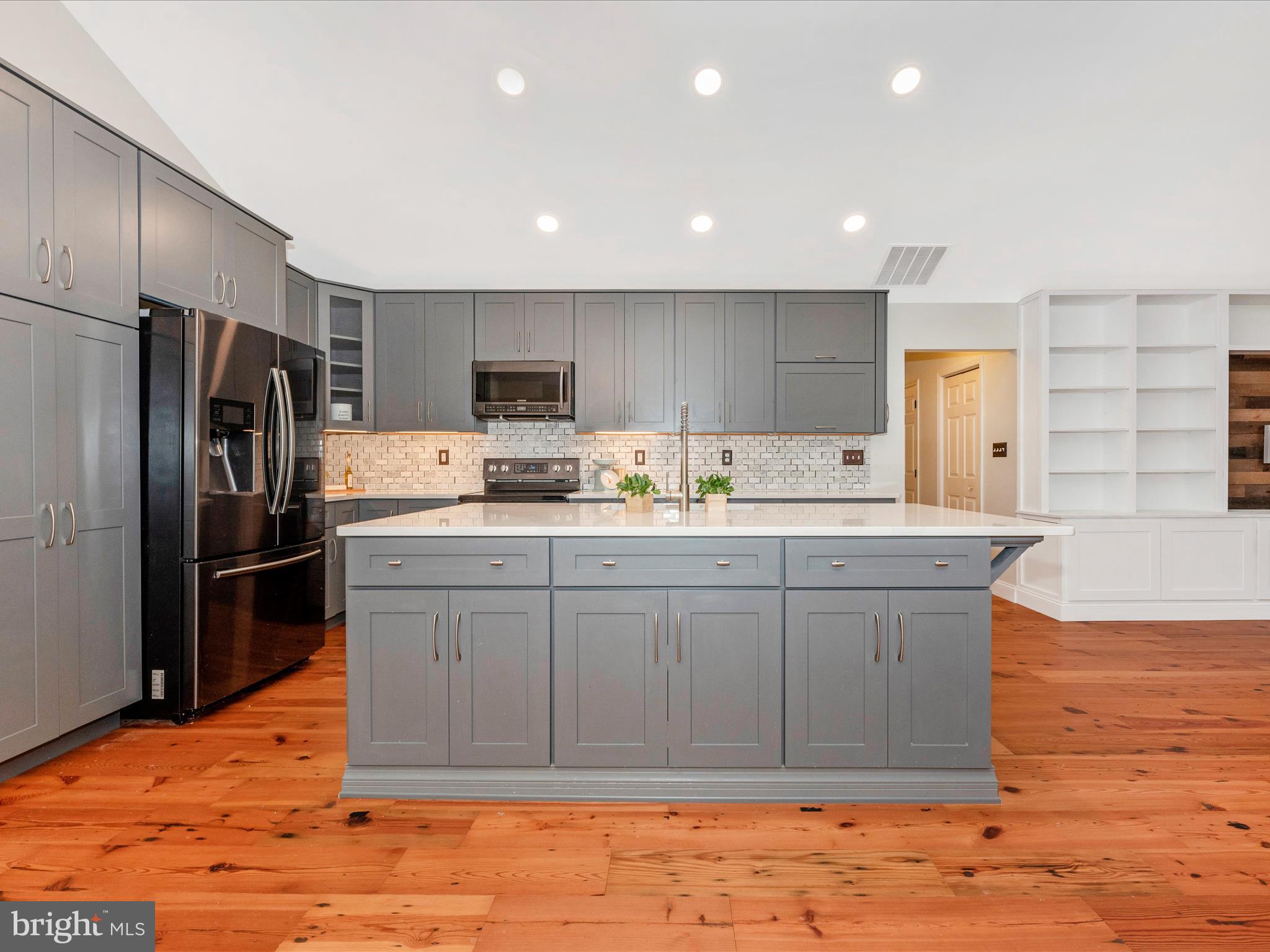 6822 Balmoral Overlook