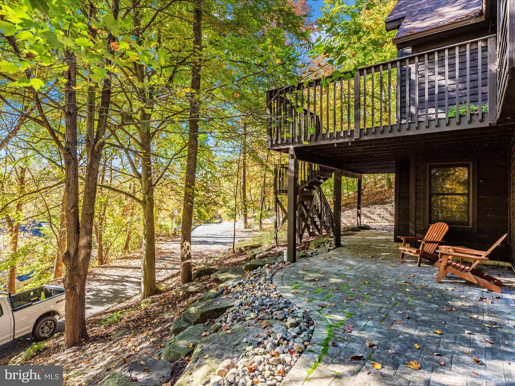 6822 Balmoral Overlook