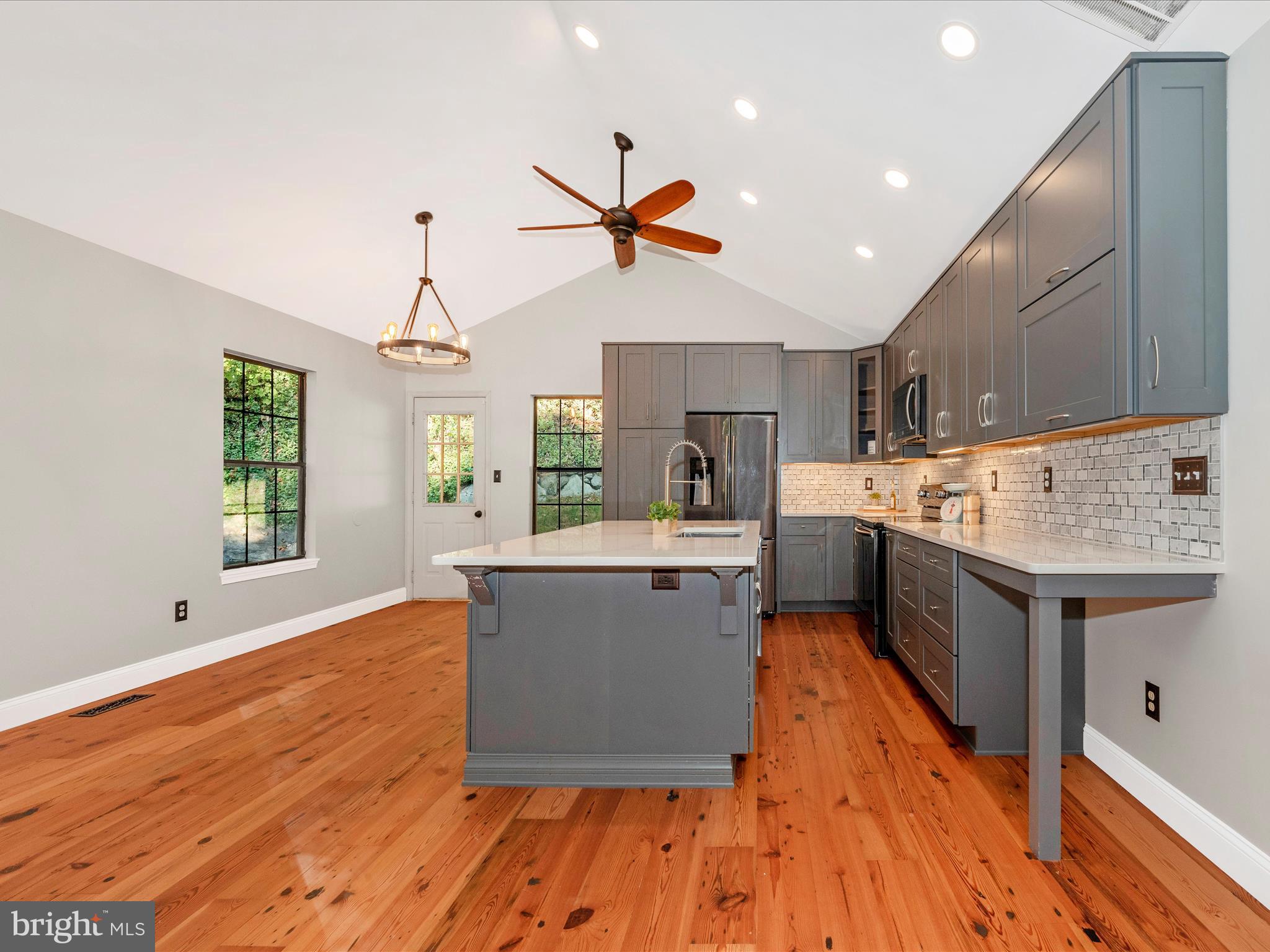 6822 Balmoral Overlook
