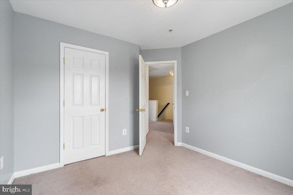 1943 CROSSING STONE CT