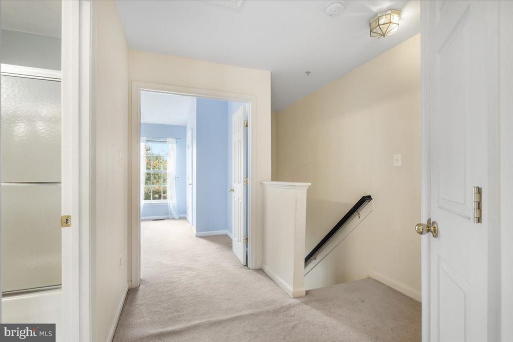 1943 CROSSING STONE CT