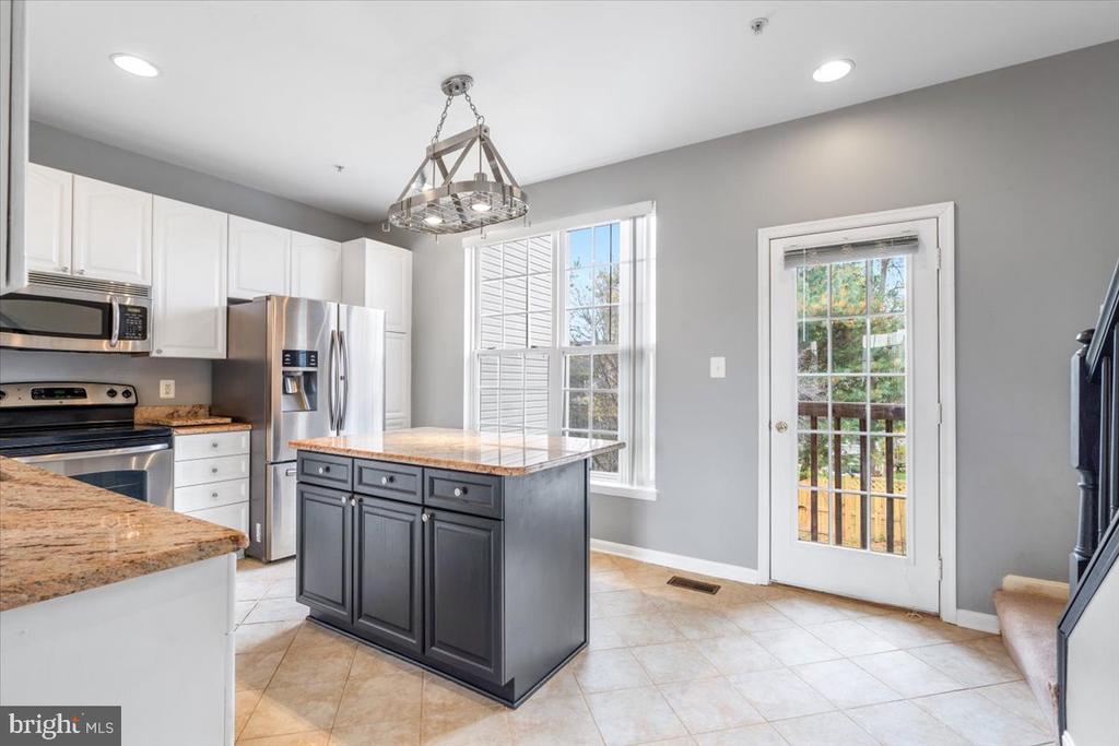 1943 CROSSING STONE CT