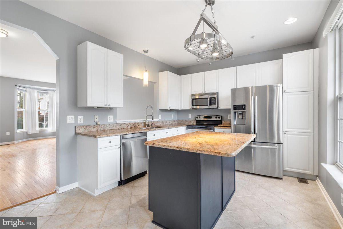 1943 CROSSING STONE CT