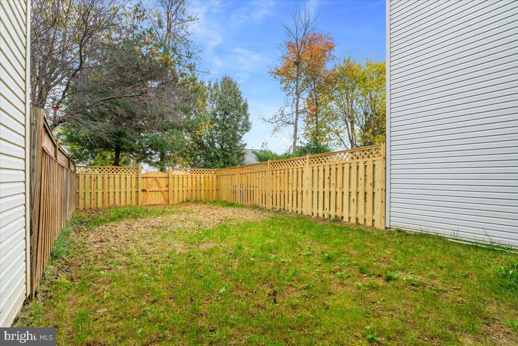 1943 CROSSING STONE CT