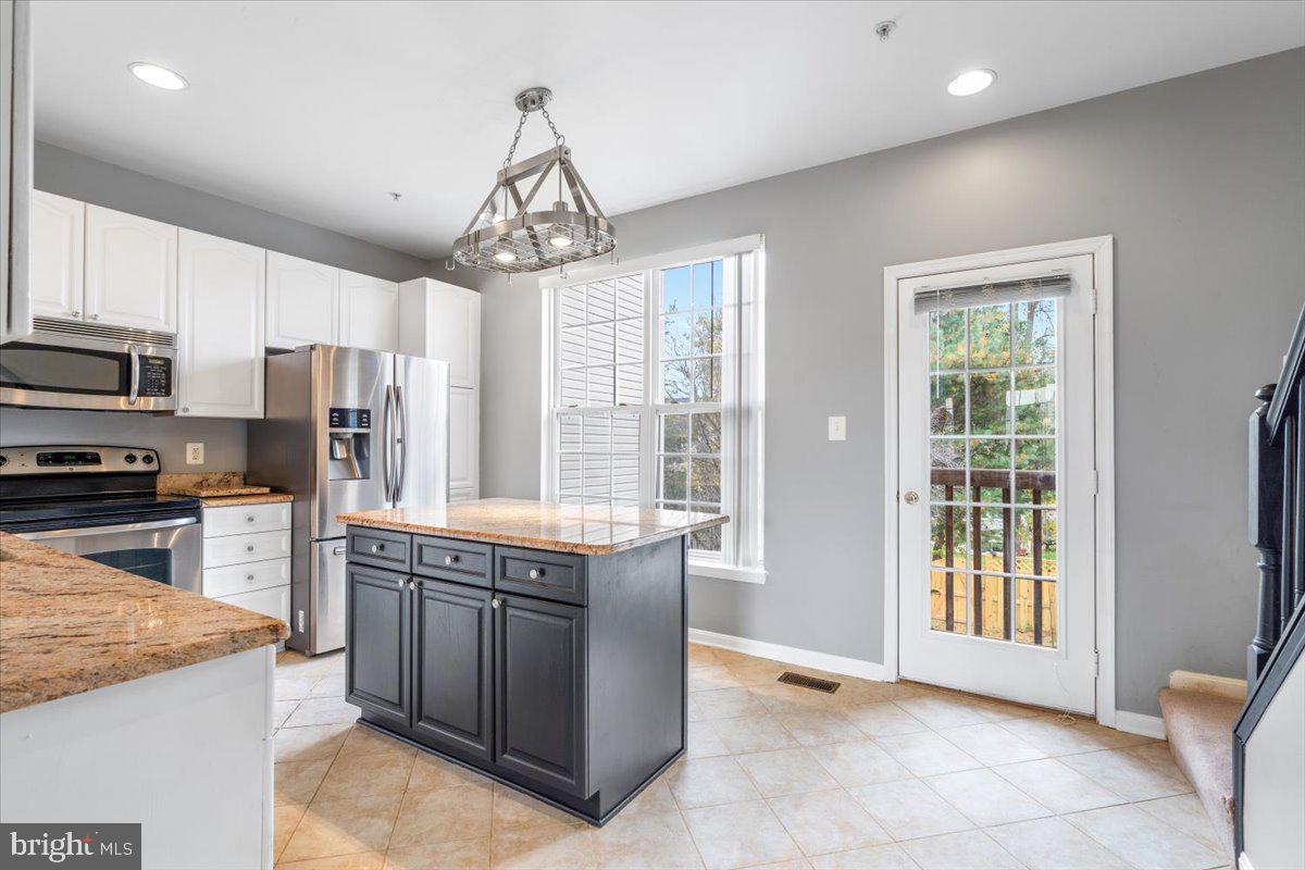 1943 CROSSING STONE CT