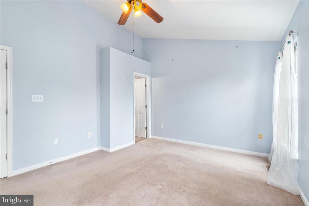 1943 CROSSING STONE CT
