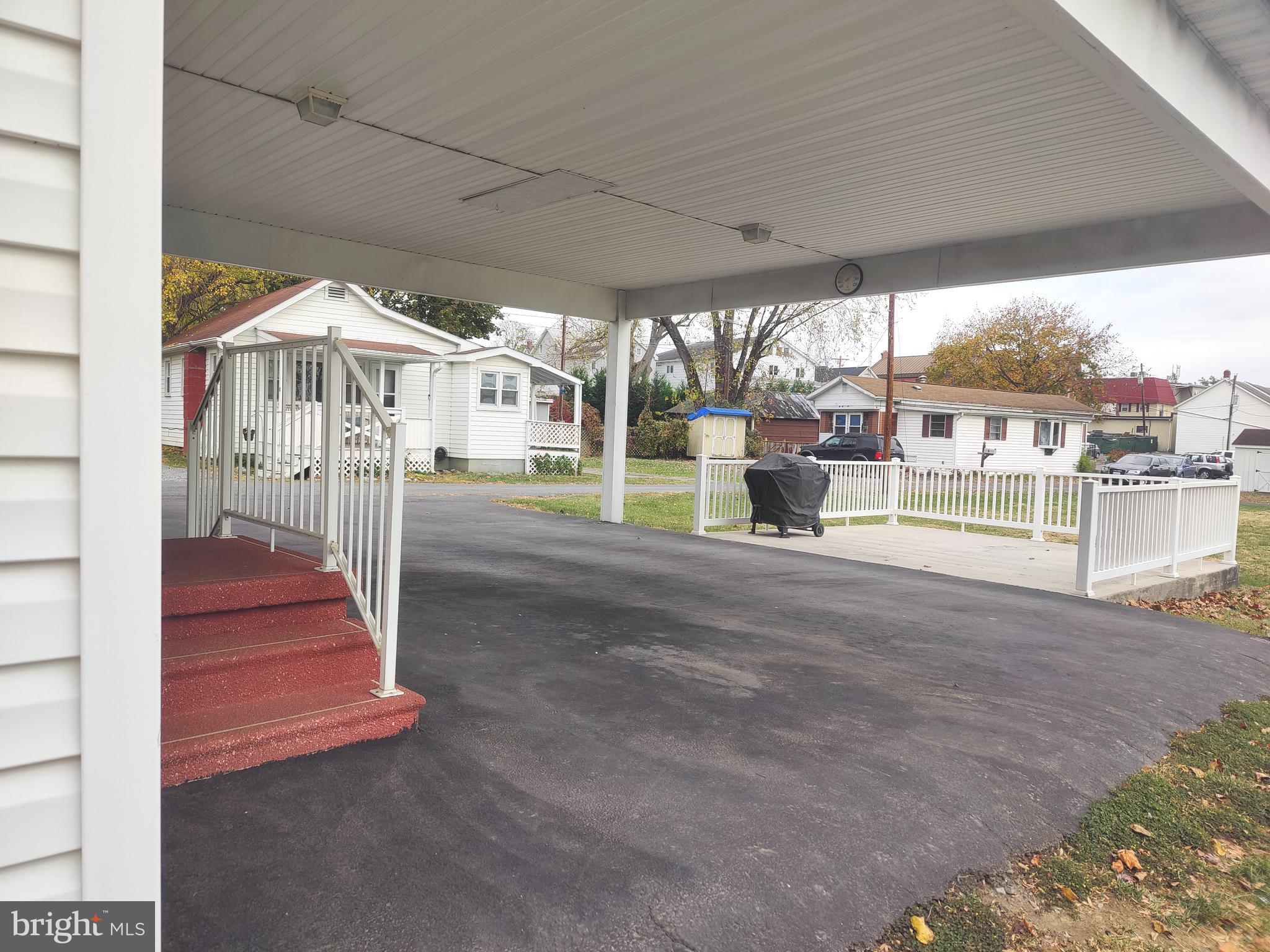 4 S Altamont Ave