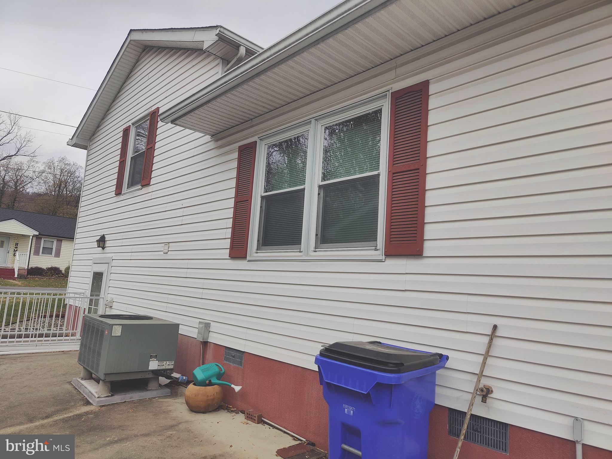4 S Altamont Ave