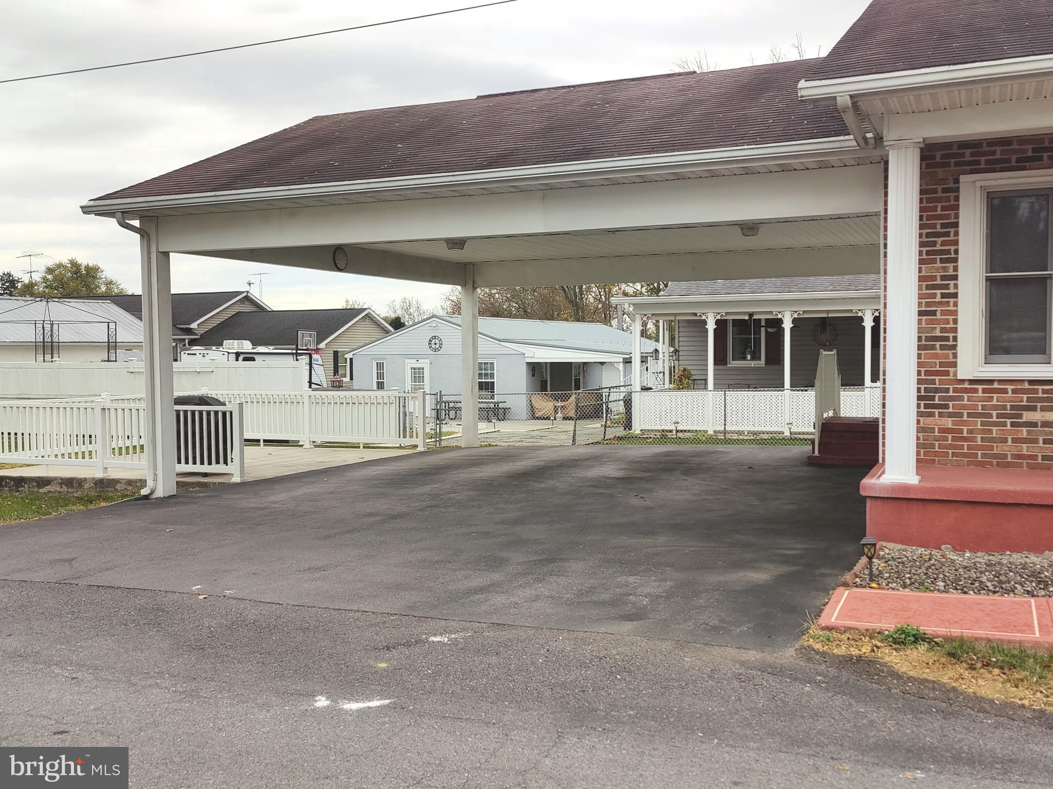 4 S Altamont Ave