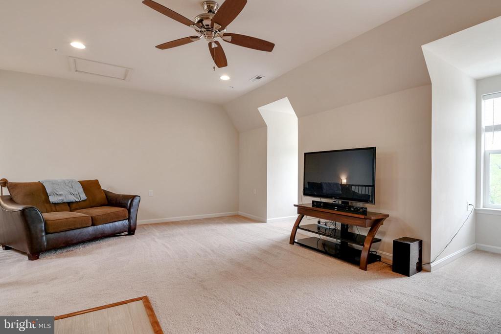 6955 COUNTRY CLUB TER