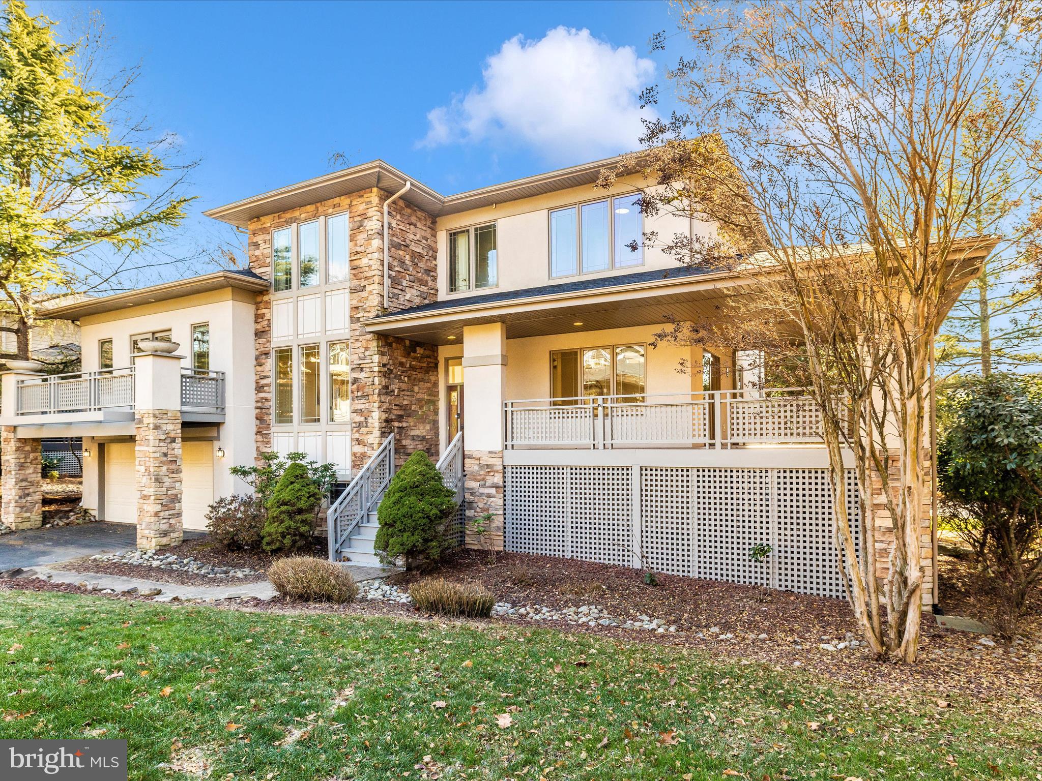 9701 Woodlake Pl