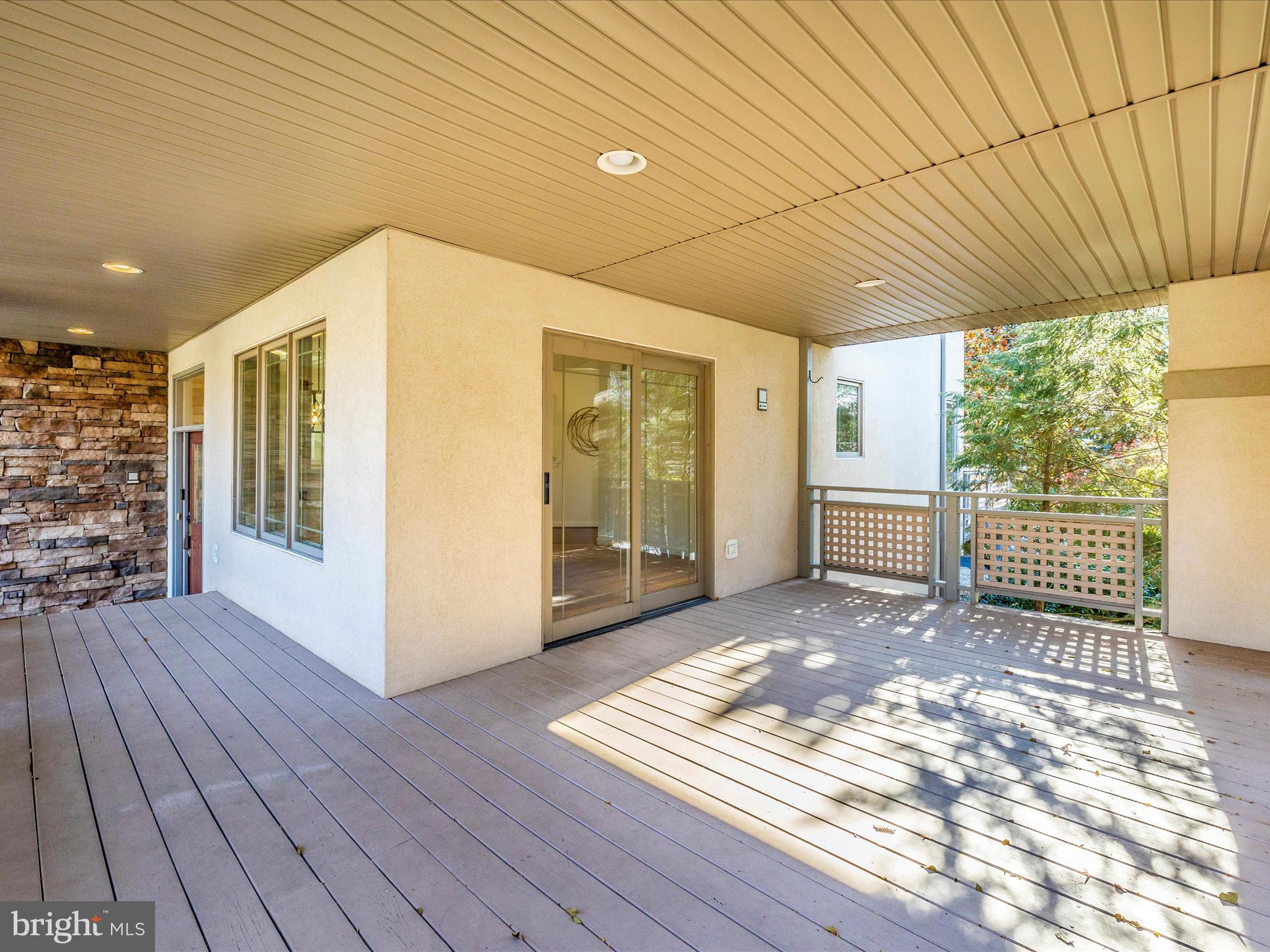 9701 Woodlake Pl