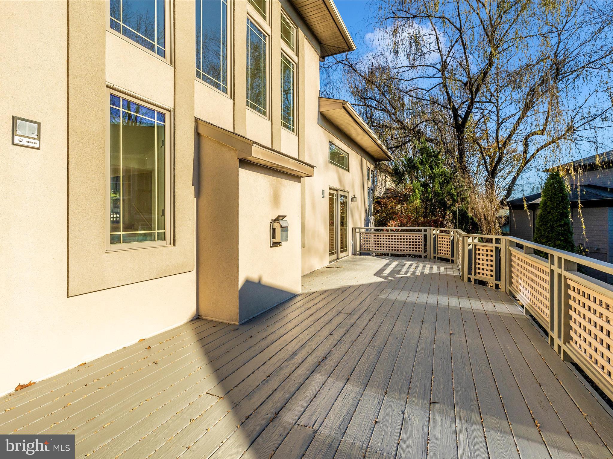 9701 Woodlake Pl
