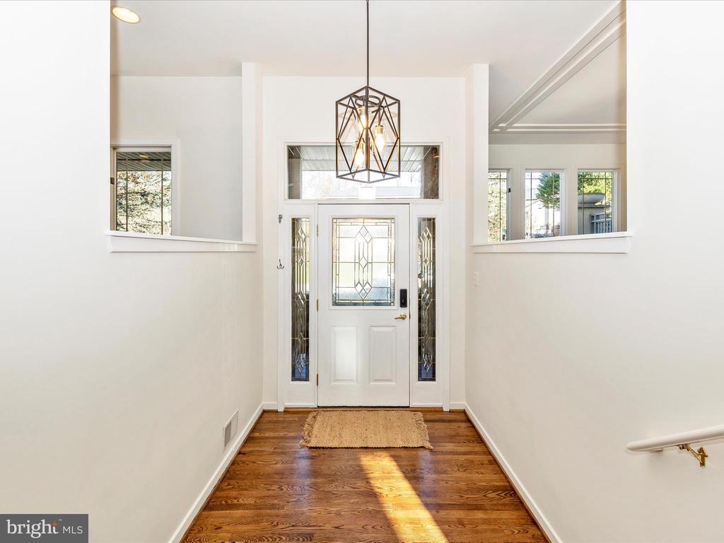 9701 Woodlake Pl