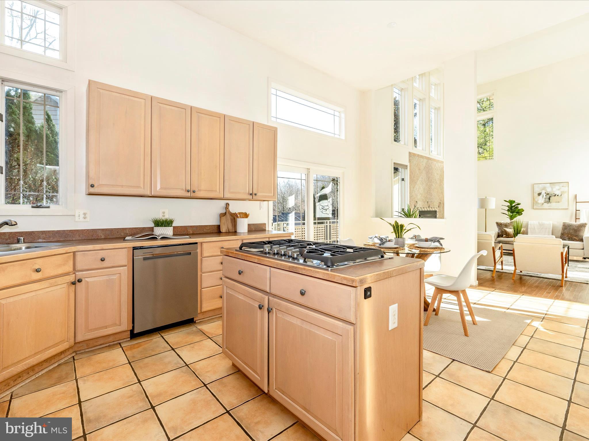 9701 Woodlake Pl