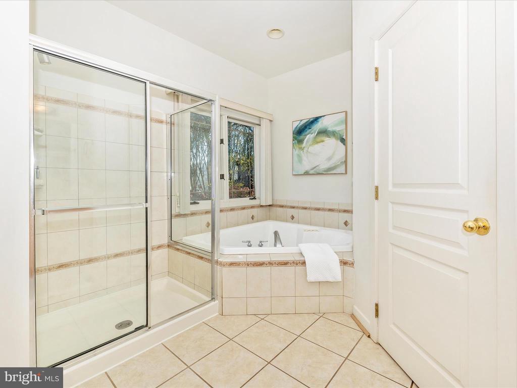 9701 Woodlake Pl