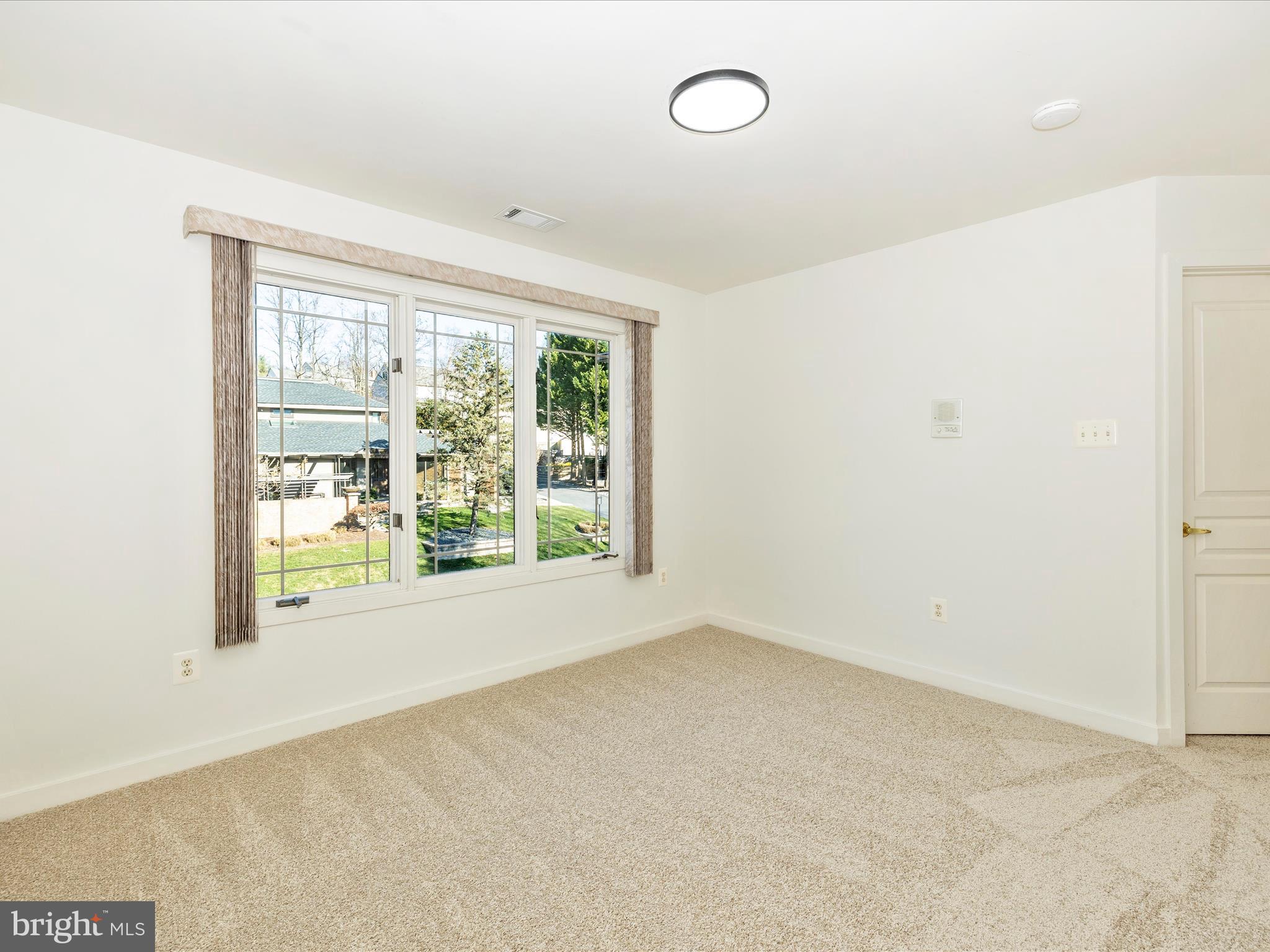 9701 Woodlake Pl