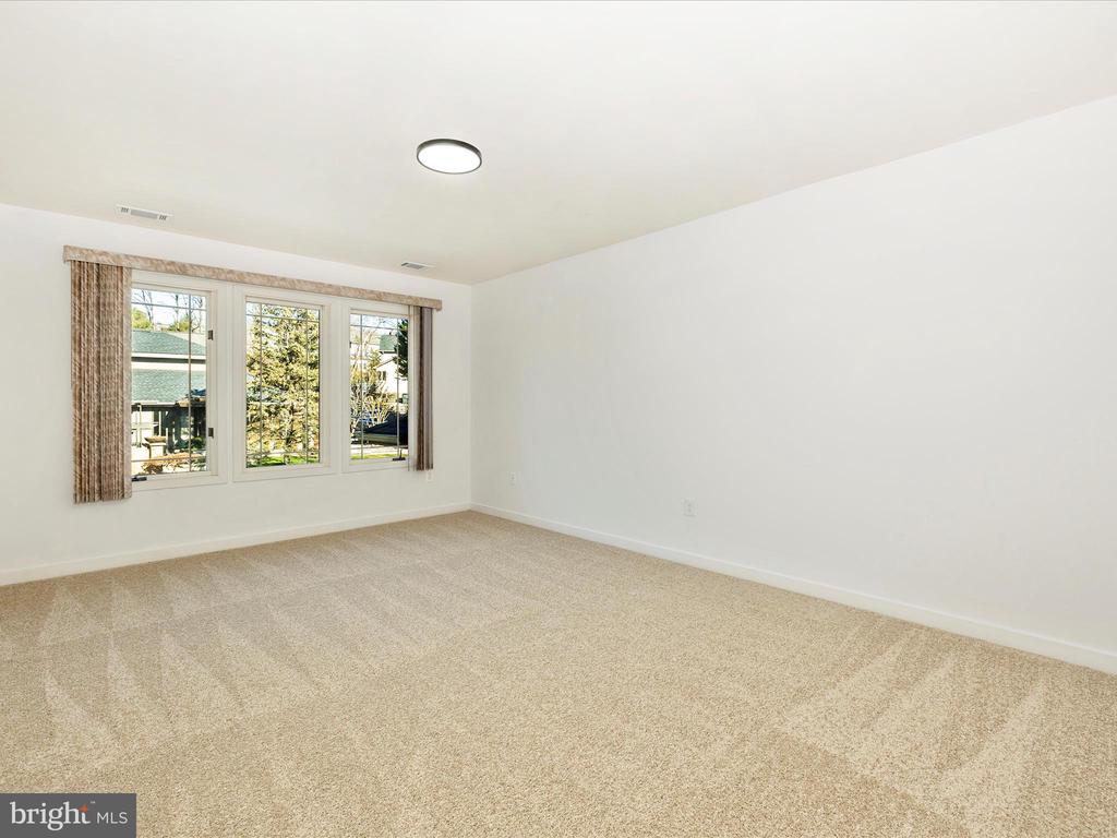 9701 Woodlake Pl