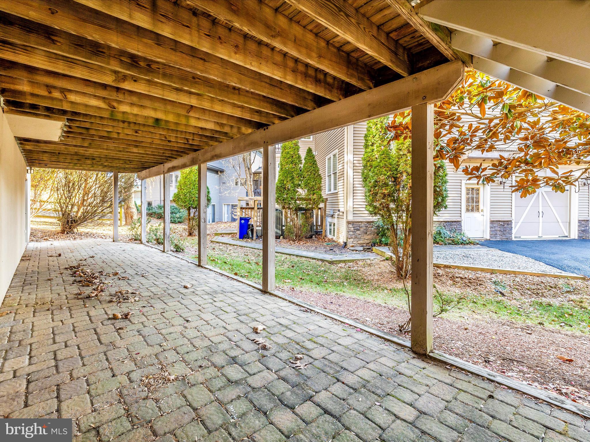9701 Woodlake Pl