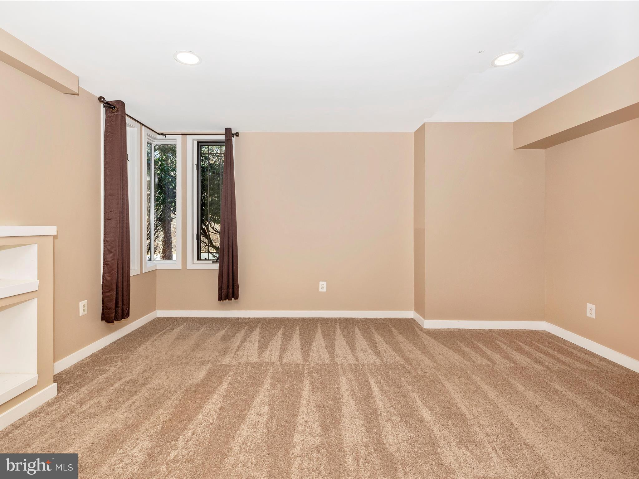 9701 Woodlake Pl