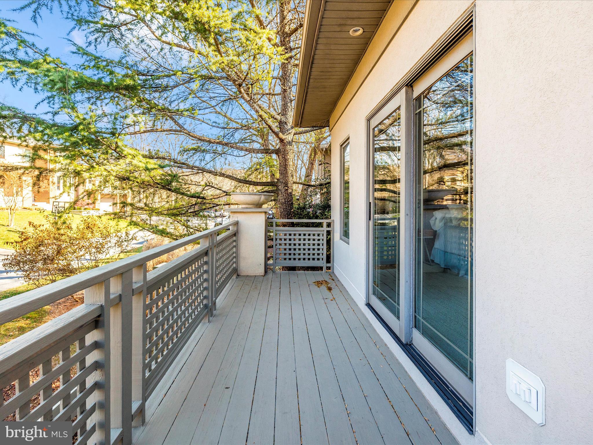 9701 Woodlake Pl