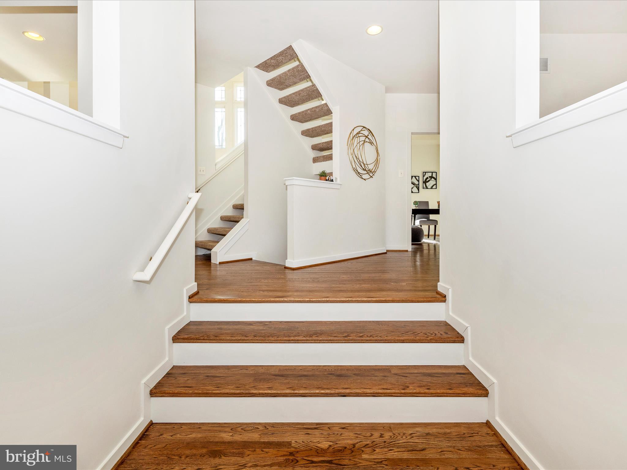 9701 Woodlake Pl