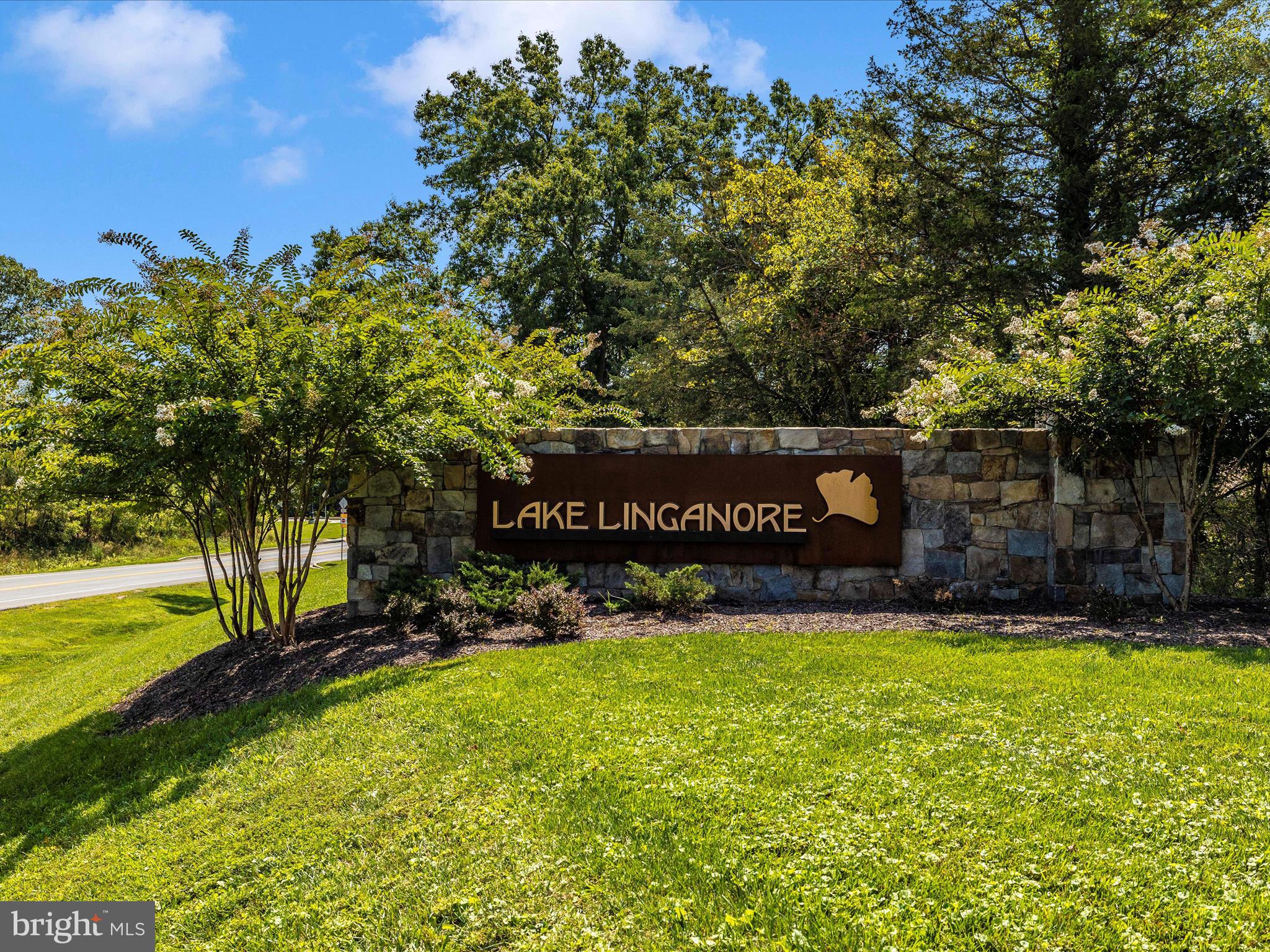 9701 Woodlake Pl