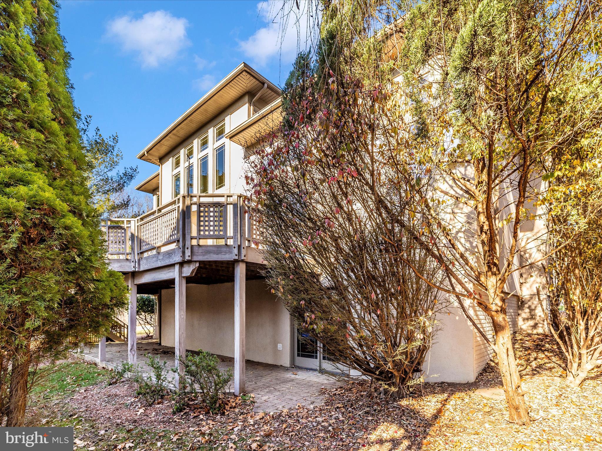9701 Woodlake Pl