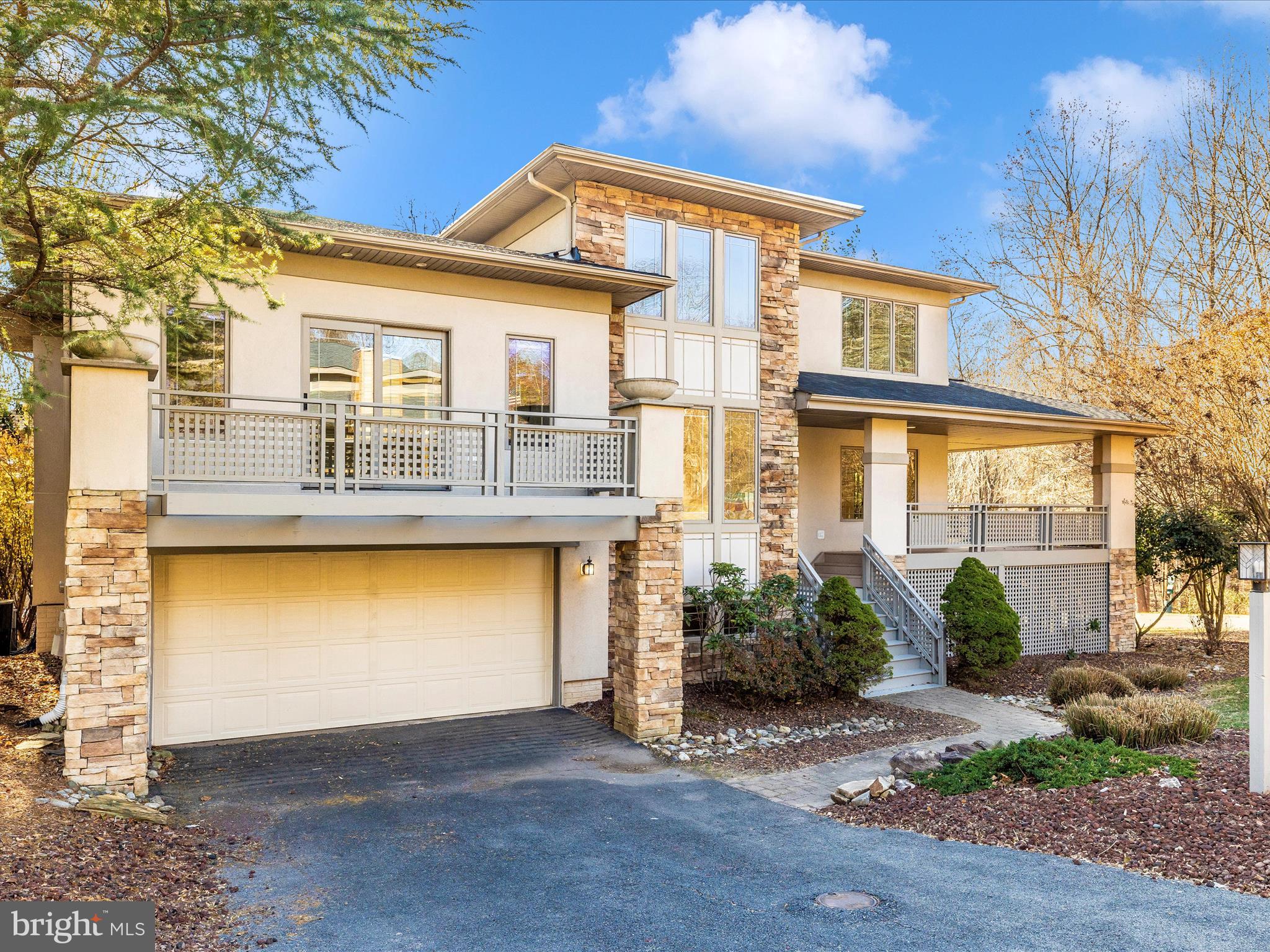 9701 Woodlake Pl