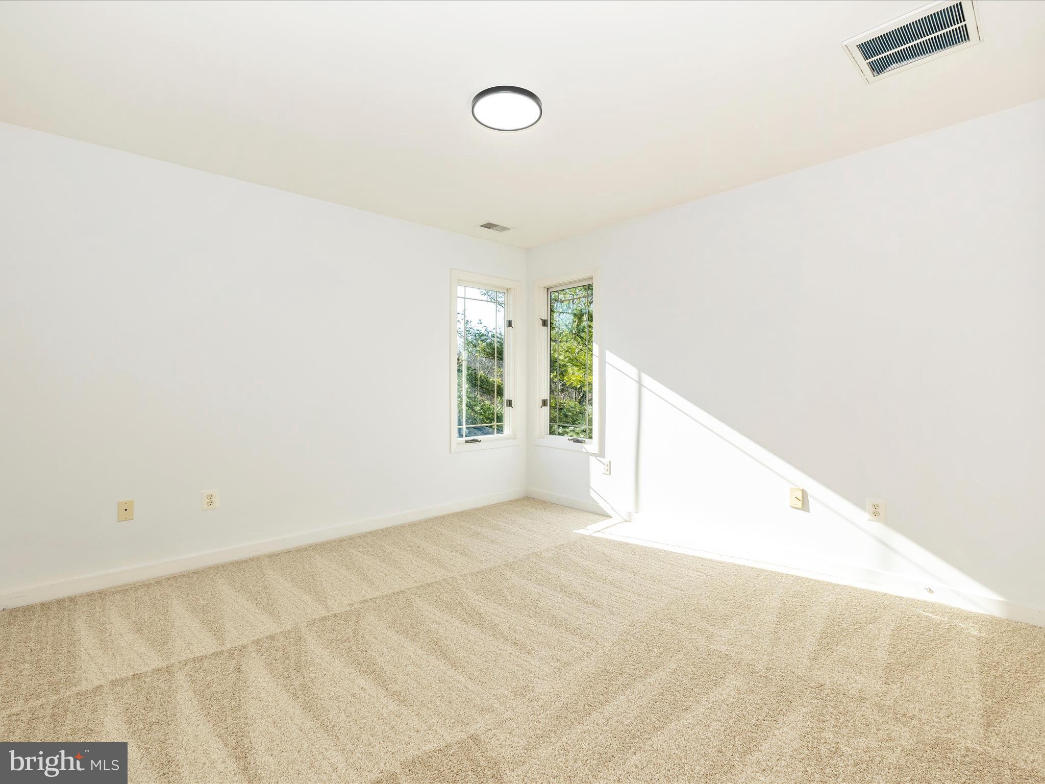 9701 Woodlake Pl