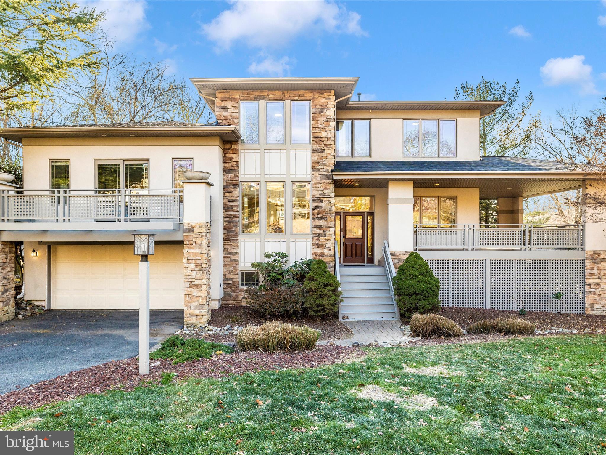 9701 Woodlake Pl